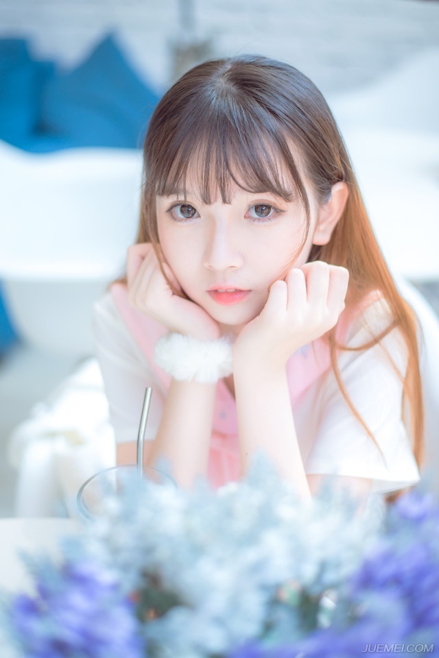 众人正在寒暄，邓贤带着人匆匆赶来，向庞统和魏延抱了抱拳道：“士元先生，大事不好，刘璝将军带着人杀向刺史府，要杀刘璋，您快去看看吧。”